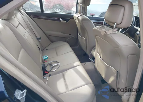 2012 Mercedes-Benz C 300 Sport 4Matic z USA, uszkodzony, nr VIN WDDGF8BB0CR226622